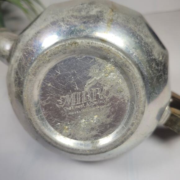 Vintage Mirro Aluminum Teapot Colonial Style, Much Wear - Picture 6 of 6